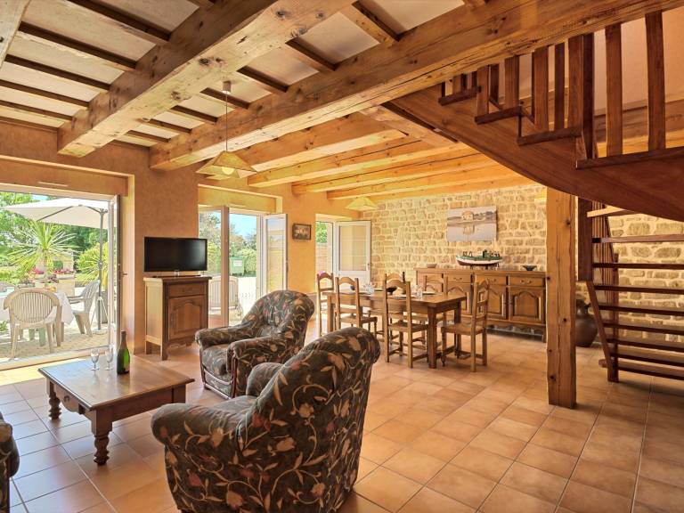 Vacation home with BBQ, yard & terrace — photo 4