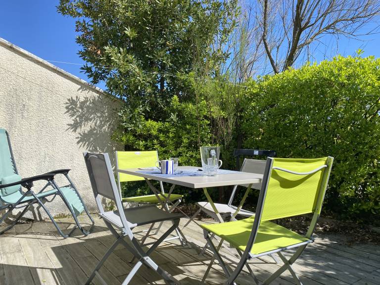 Family-oriented pleasant vacation home with pool | Next to the beach | Pets are welcome — photo 2