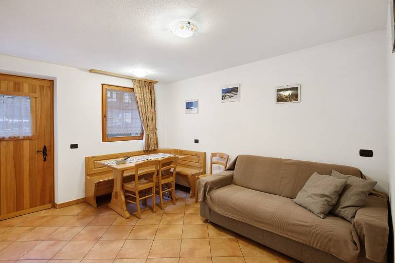Fully equipped beautiful chalet with fast internet | Mountain view | Next to the ski | Pets allowed in Livigno