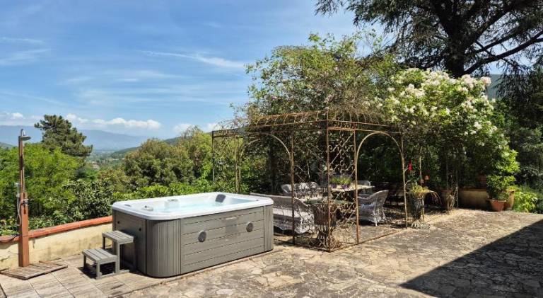 Villa with hot tub — photo 4