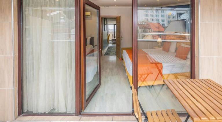 Beautiful apartment with patio | Near Taksim Square | Suitable for remote work | Pet-friendly — photo 3