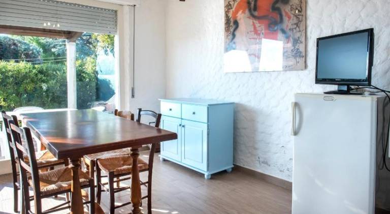 Apartment with garden — photo 4