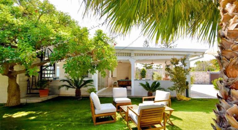 Fully equipped villa with garden, jacuzzi & patio | Beach nearby | Suitable for remote work | Pets are welcome — photo 3