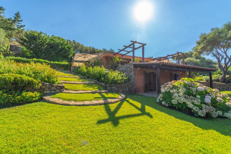 Fully equipped villa with yard, terrace & barbecue | Close to the beach | Pets allowed — photo 3