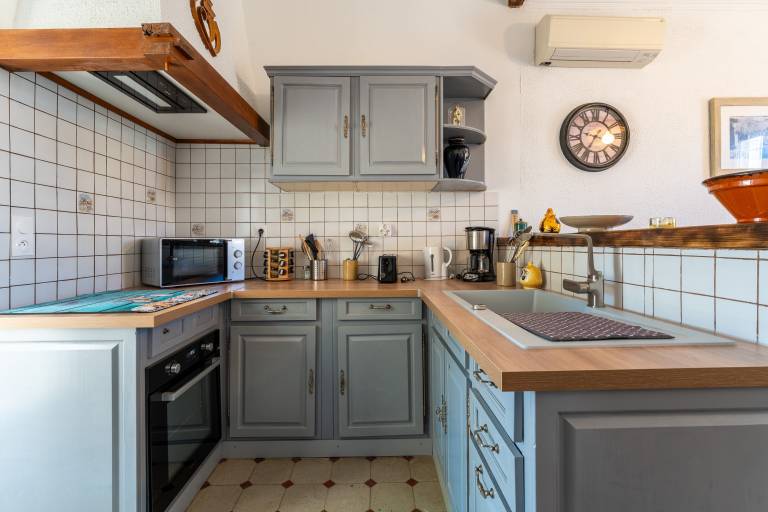 Children-friendly beautiful house with private pool, BBQ & terrace | Pets allowed — photo 3