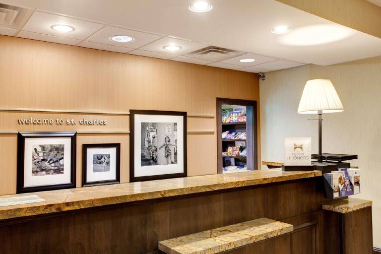Hampton Inn & Suites Chicago/St. Charles — photo 5