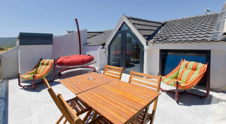 Rental apartment with patio — photo 3