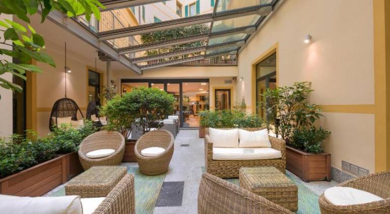 Serviced apartment with garden, jacuzzi & pool | Perfect for remote work — photo 3