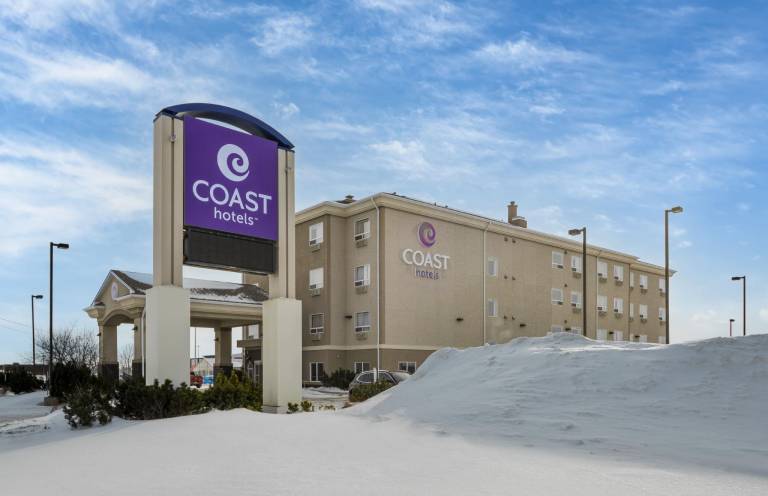 Coast Weyburn Hotel in Weyburn, SK