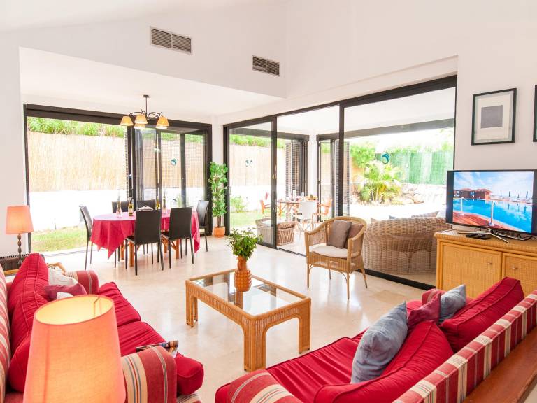 Fully equipped villa with private pool, barbeque & garden | Pets allowed — photo 5
