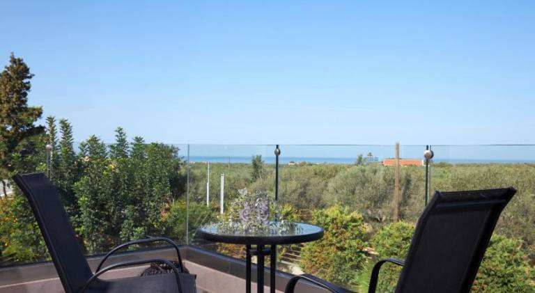 Villa with patio, garden & private pool — photo 5