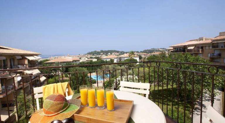 Holiday apartment with garden & pool — photo 4