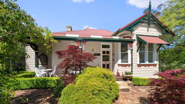 House Leura
