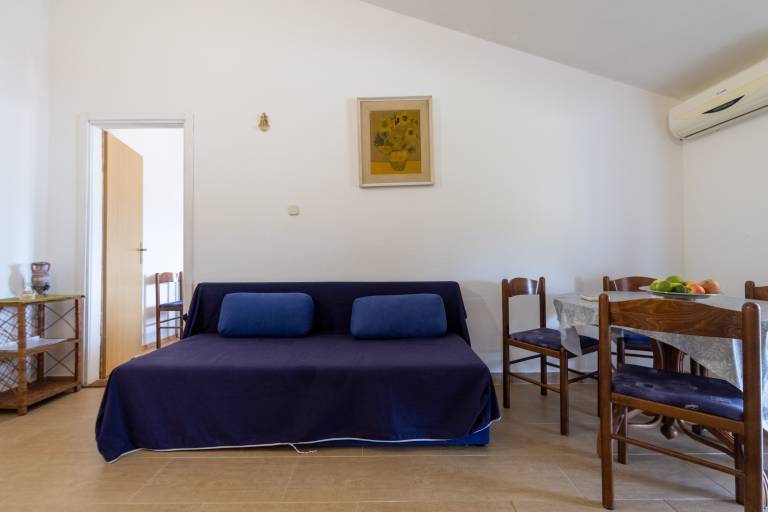 Beautiful rental apartment with BBQ, terrace & yard | Dogs allowed — photo 2
