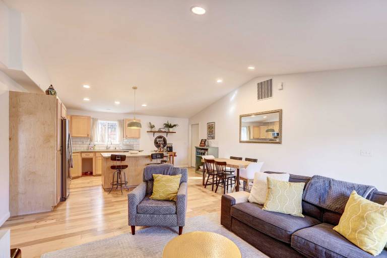 Pet-Friendly Bend Rental, Walk to Galveston Ave! — photo 5