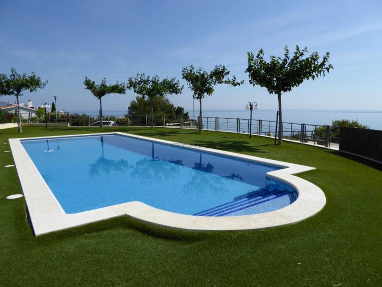Modern Apartment with Pool, Garden & WiFi - 400m from Beach — photo 2