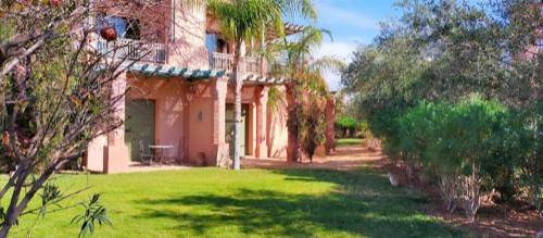 Holiday apartment with patio, private pool & garden in Marrakech