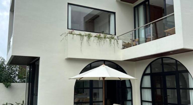 Villa with jacuzzi, terrace & private pool | Perfect for remote work | Pet-friendly — photo 3