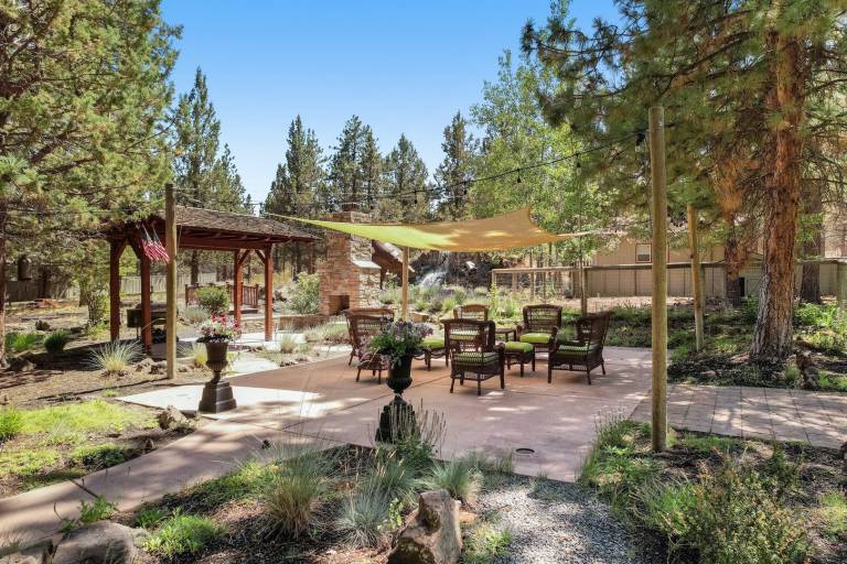 Family-oriented vacation home with patio | Pets allowed — photo 2