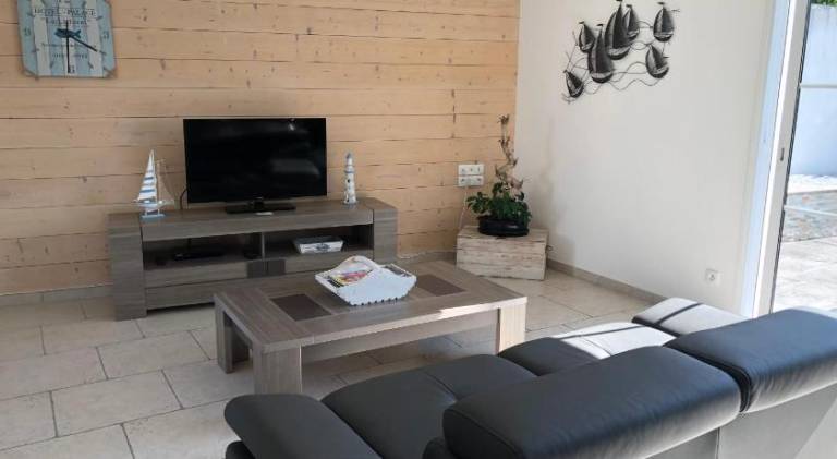 Villa with terrace & yard in Le Bois-Plage-en-Re