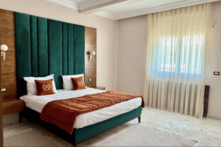 Serviced apartment with patio — photo 4