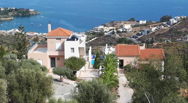 Rental apartment with patio, pool & grill in Malevizi
