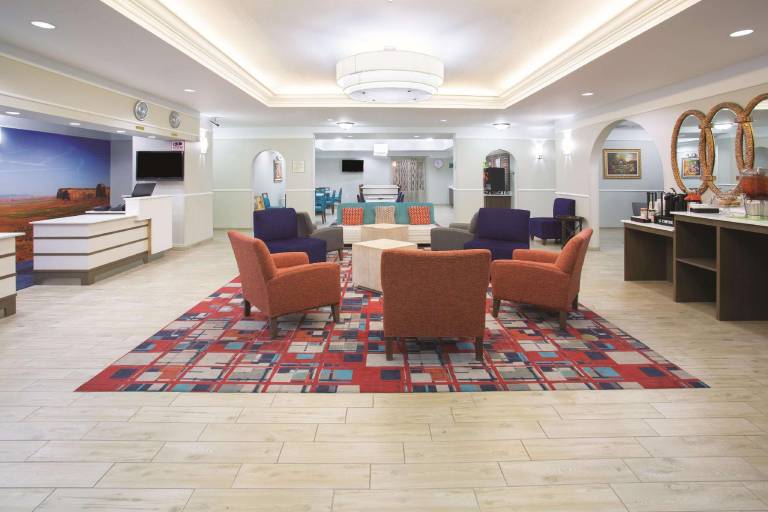 La Quinta Inn & Suites by Wyndham Gallup — photo 3