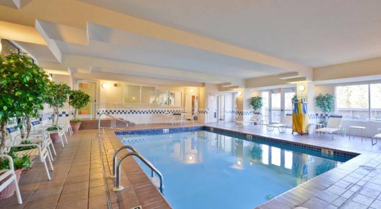 Clubhouse Inn — photo 2