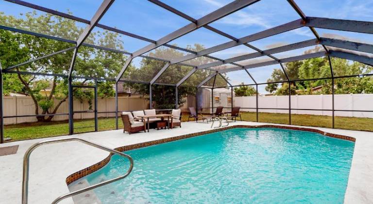 Spacious house with pool | Pet-friendly — photo 2