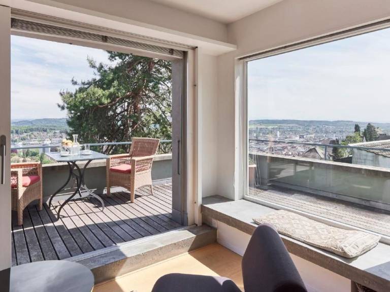 Apartment with patio | Mountain view in Biel
