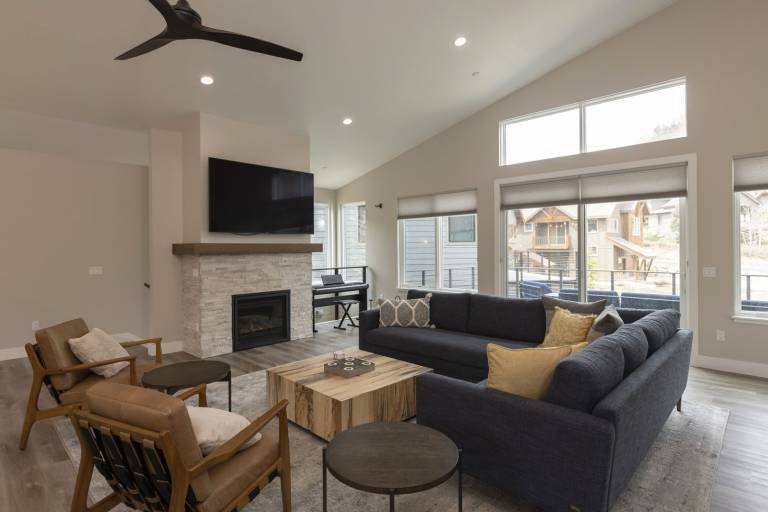 Home Across from Purg - Hot Tub, Ping Pong, Foosball, AC, Multiple Decks — photo 2