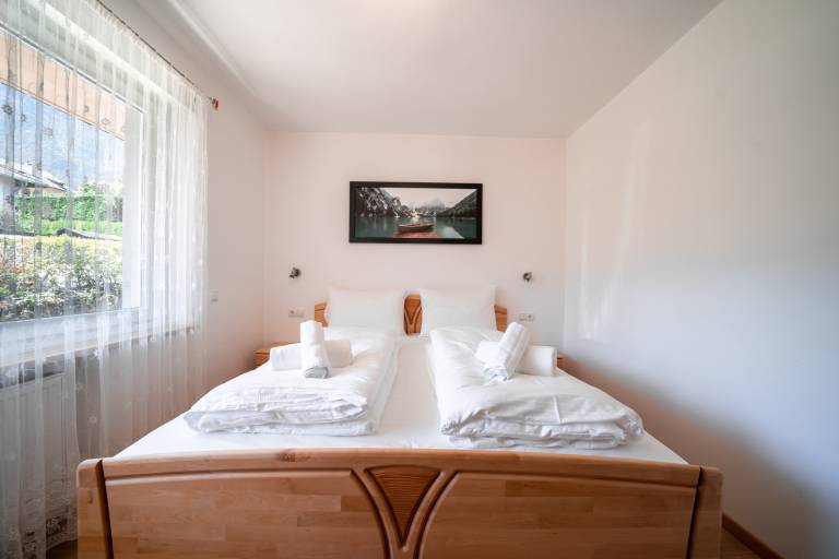Holiday apartment with yard — photo 4