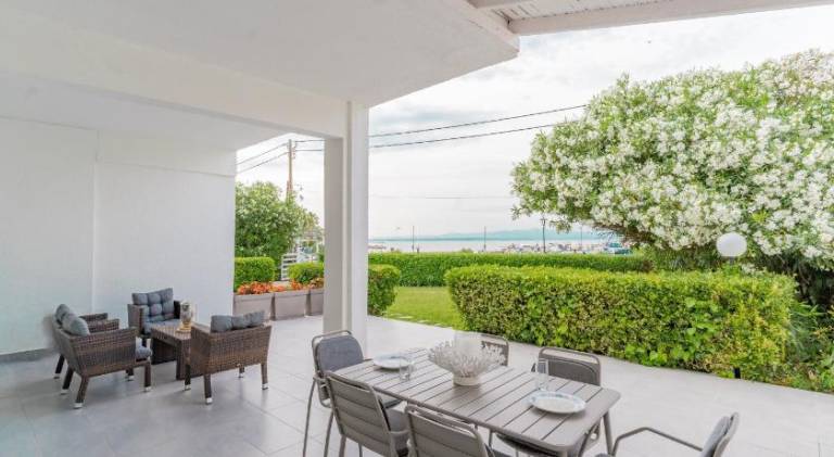 House with patio & yard | Close to the beach | Perfect for remote work | Pets are welcome in Kas