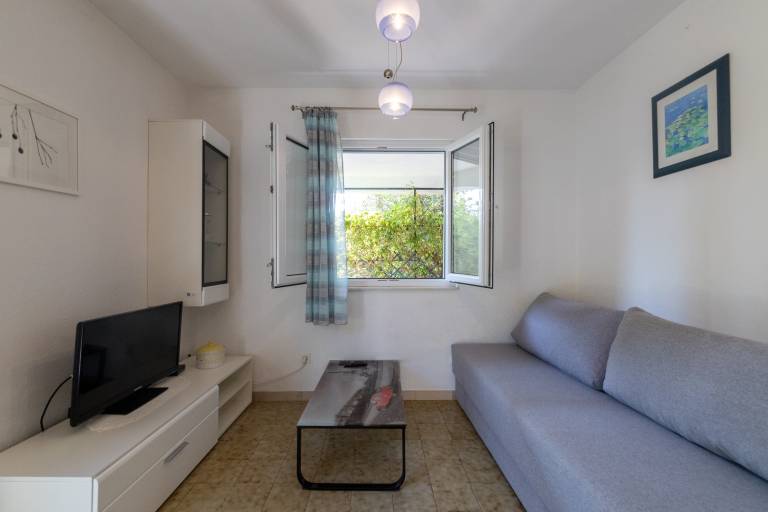 Two bedroom apartment near beach Mudri Dolac, Hvar (A-582-b) — photo 3
