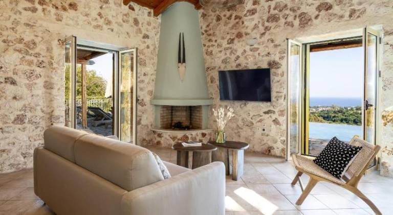 Fully equipped villa with patio, private pool & yard | Pet-friendly — photo 5