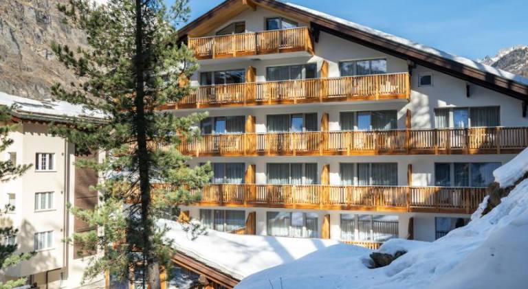 Apartment with patio & yard in Zermatt