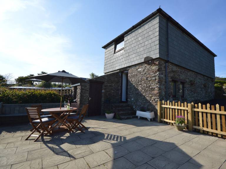 Cottage with yard & grill — photo 2