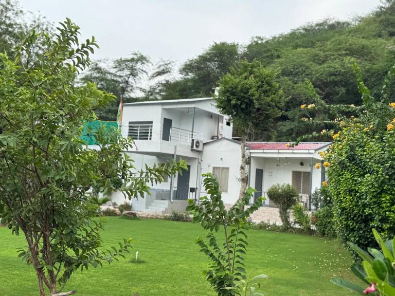 Farmhouse Mangar Bani