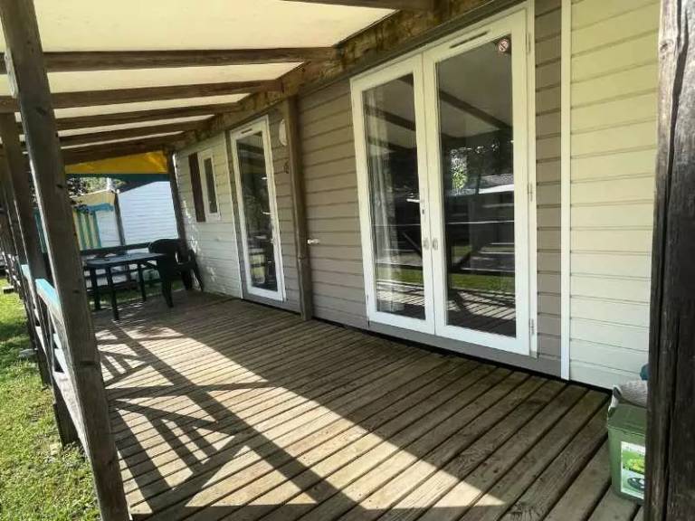 Campsite Quercy Holidays - Mobile homes / 2 bedrooms / Air conditioning - covered terrace 6 people — photo 3