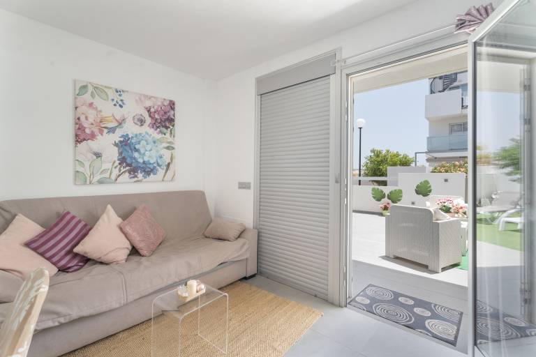 Divino En Playa Vacation Apartment with Sea Views, Shared Pool & Wi-Fi — photo 4