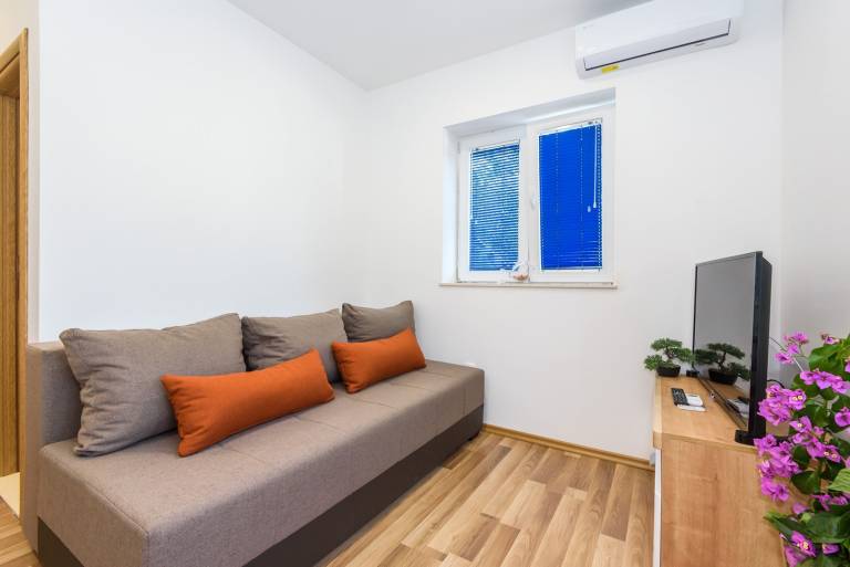 Apartment with fast internet & patio | Sea view — photo 4