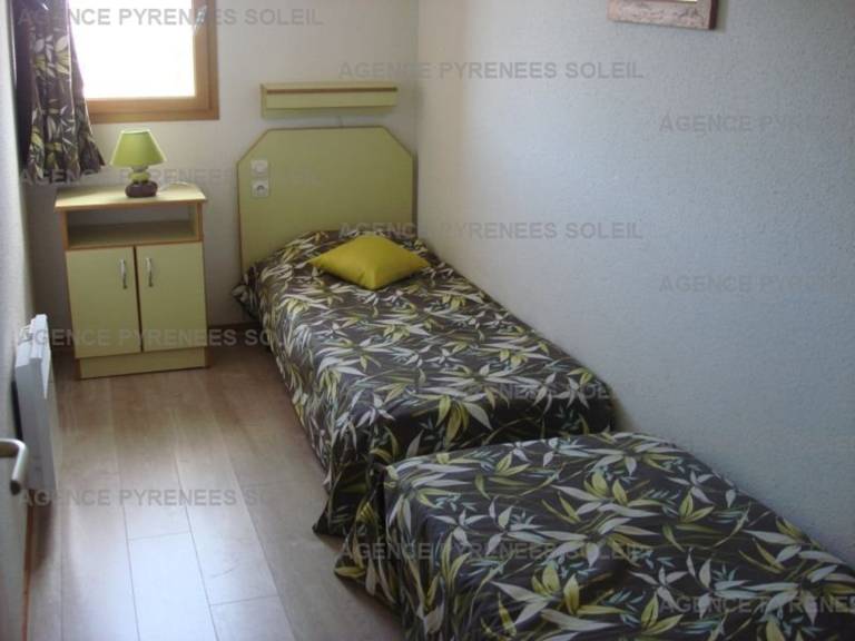 Ski-In/Ski-Out 2-Bedroom Apartment with Balcony and Parking — photo 4