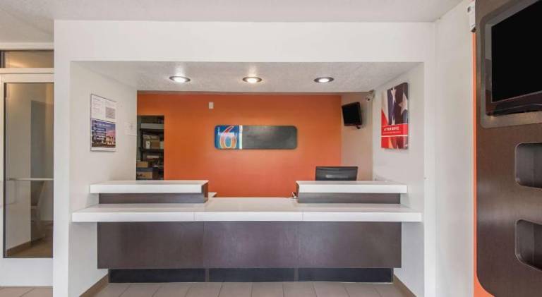 Motel 6 Overland Park, KS — photo 5