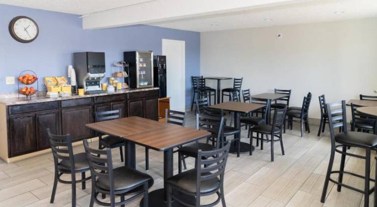 Days Inn by Wyndham Lake Havasu — photo 3