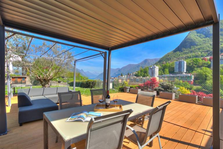 Villa with private pool & yard | Water view | Pets are welcome — photo 2
