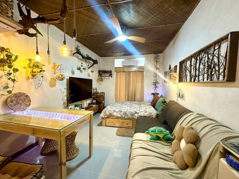 Holiday apartment with pool in Quezon City