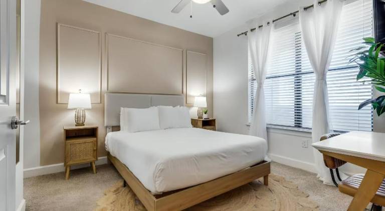 Holiday apartment with pool | Suitable for remote work in Frisco, TX