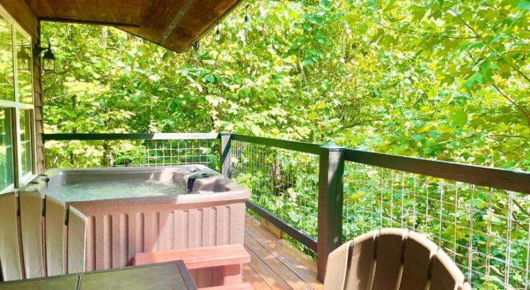 Big vacation home with hot tub | Pets allowed — photo 4
