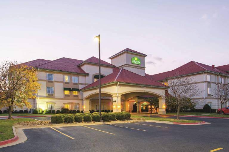 La Quinta Inn & Suites by Wyndham Bentonville in Bentonville, AR