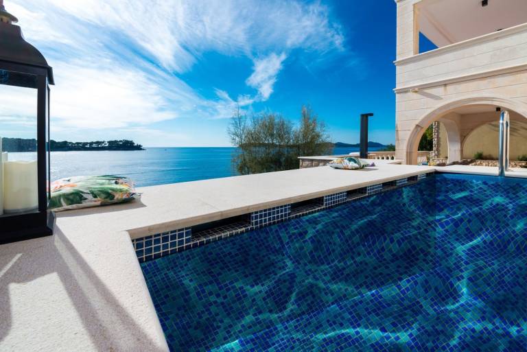 Luxury Seafront Villa Zion Dubrovnik with Pool in Dubrovnik
